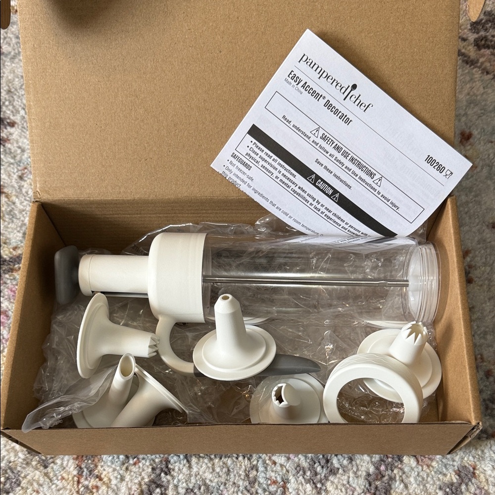 Pampered Chef Easy Accent Decorator EUC